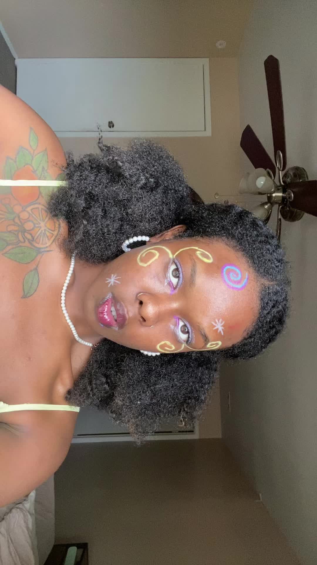 @ADRIELLE💛