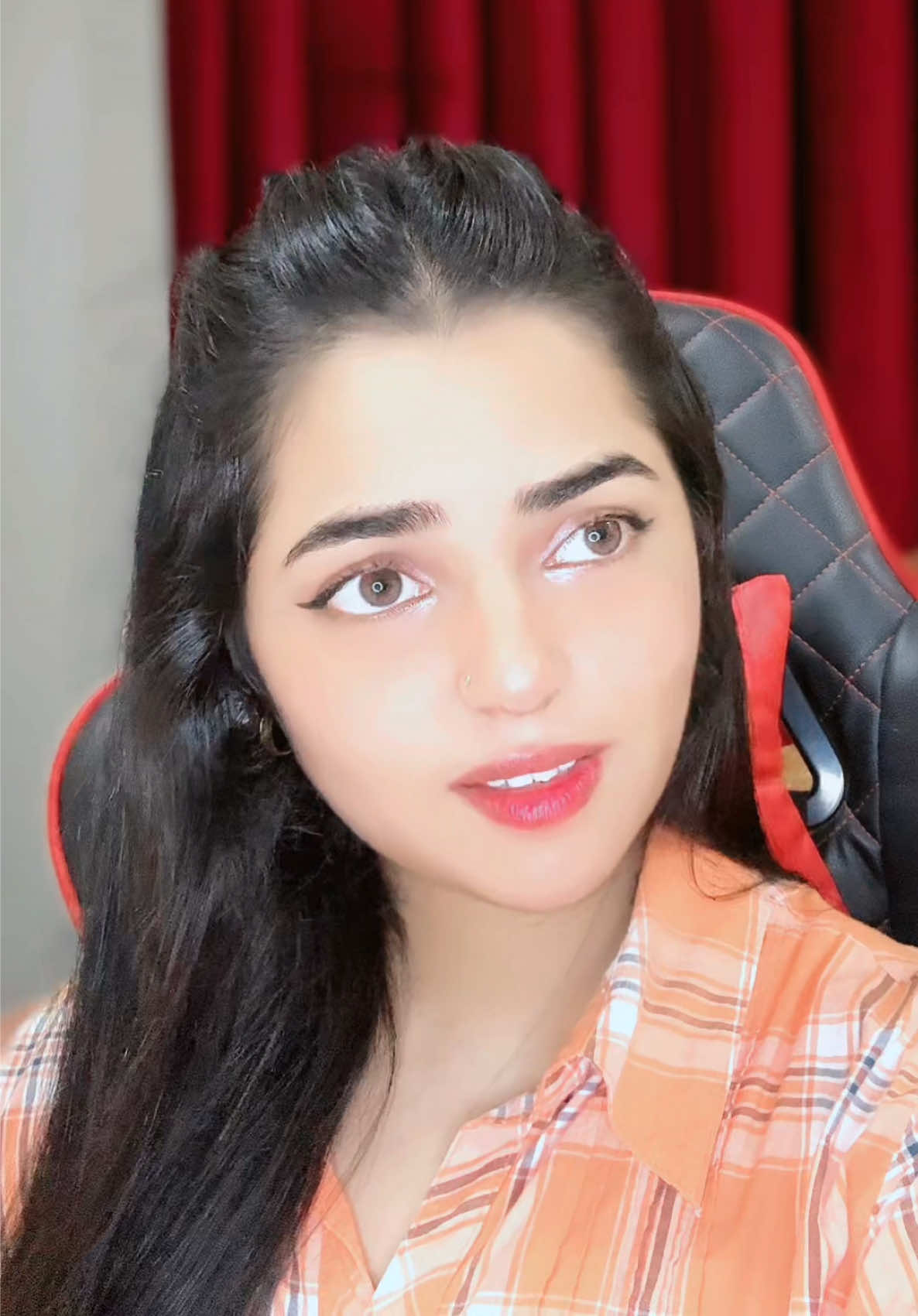 @👑 𝑸𝑼𝜠𝜠𝑵 𝑮 👑