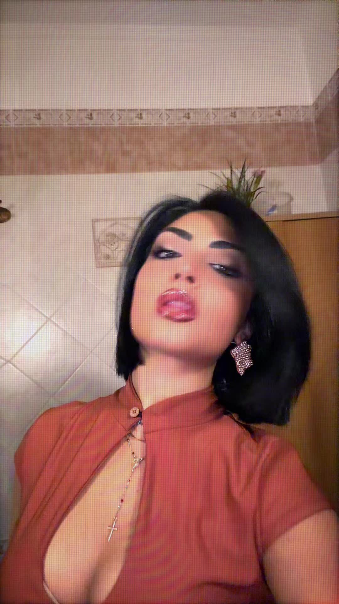 @Ilaria_