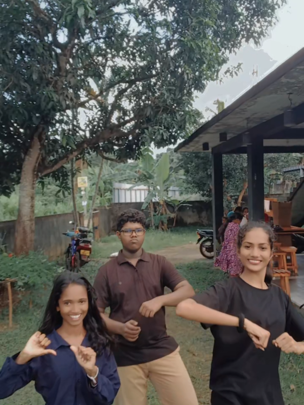 @""THARU""🍓 🦋⭐