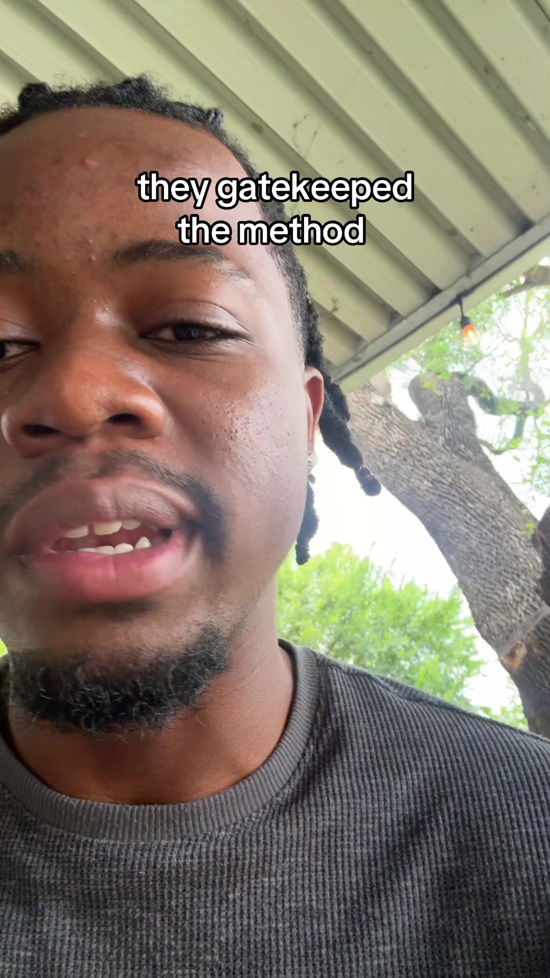 @moyoezzy