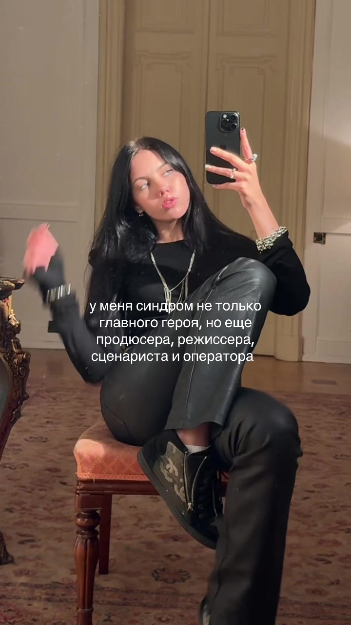 @<4