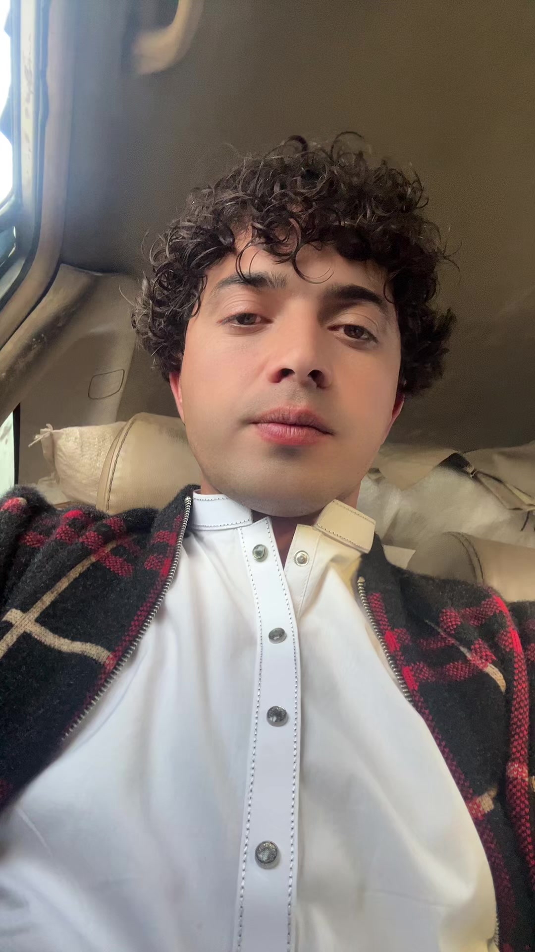 @Alx Zada Vlogs