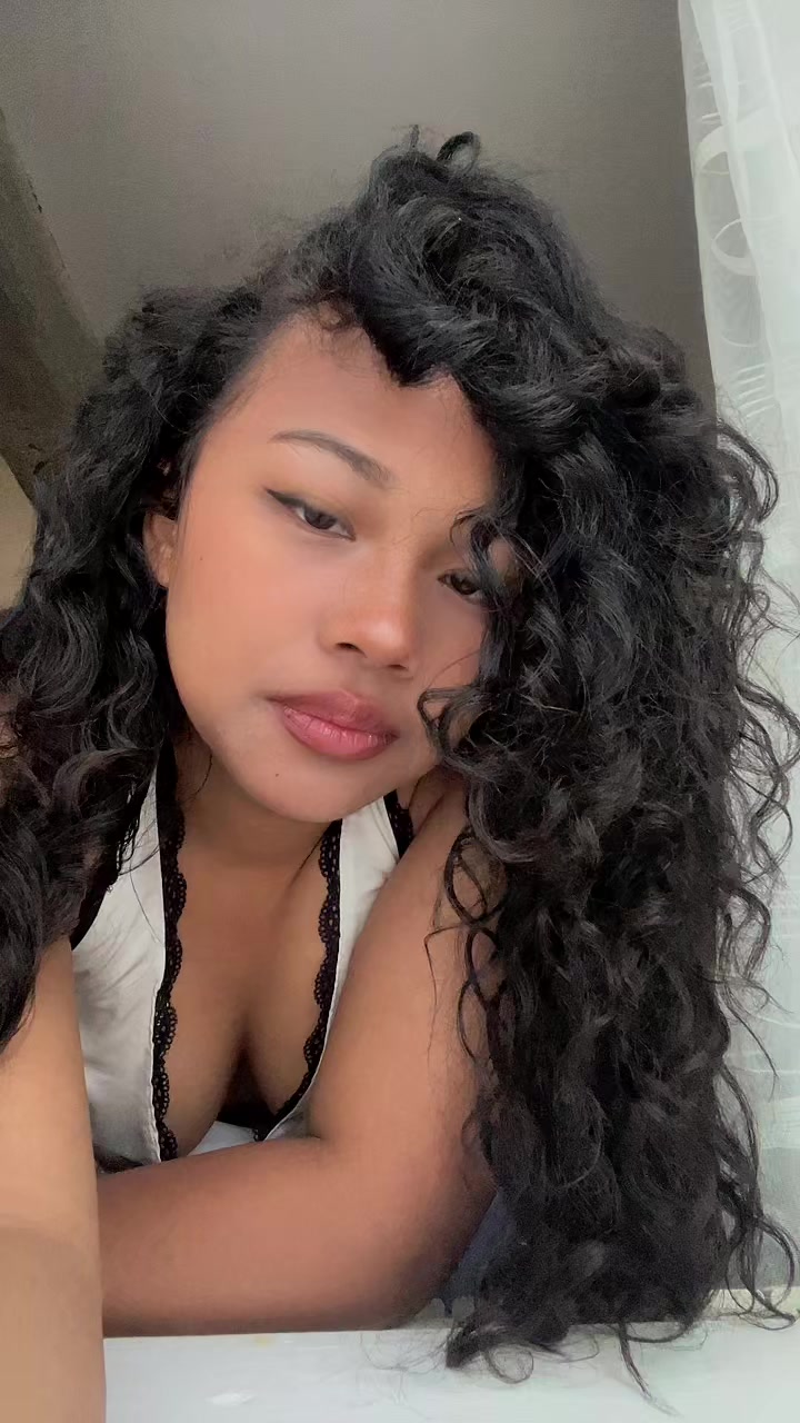 @Asha 🇲🇬🇫🇷