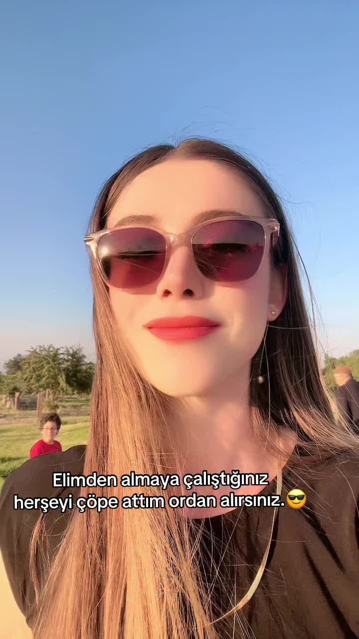 @Asli Erdem Shinwari