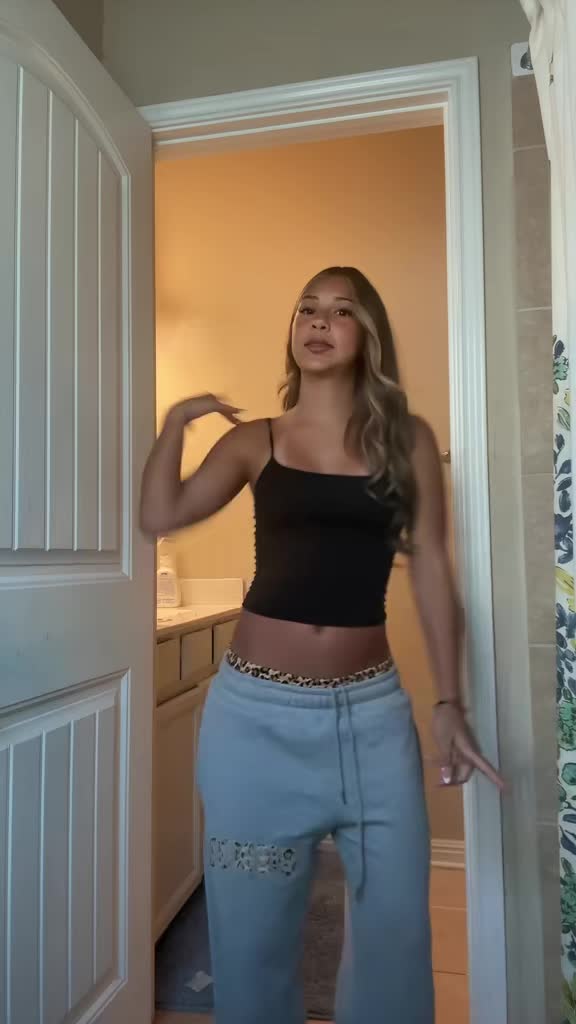 @🕶️🌺🍫🌸Mia