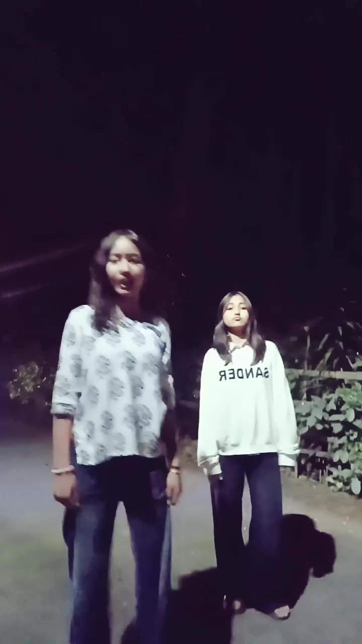 @YANA GURUNG👅