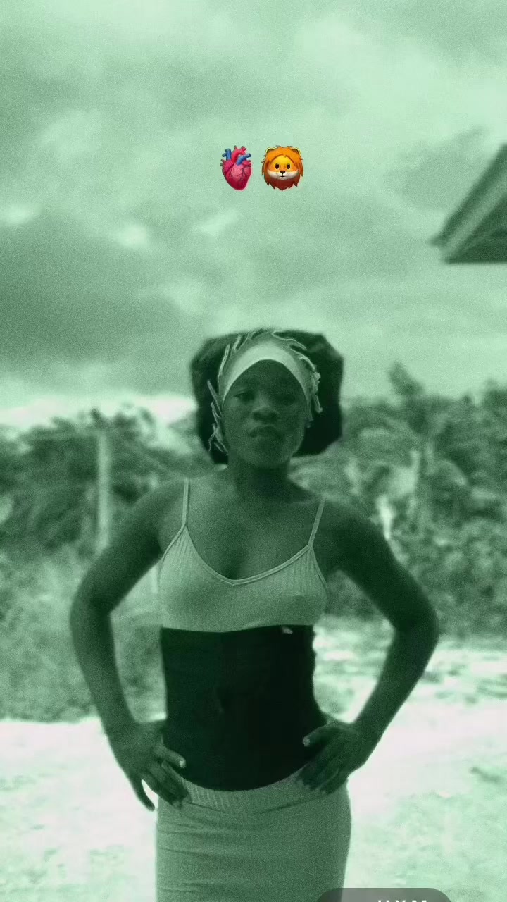 @She&rsquo;s-&bull;🌸🤍~~&bull;Nana Yhaa🖤🤍