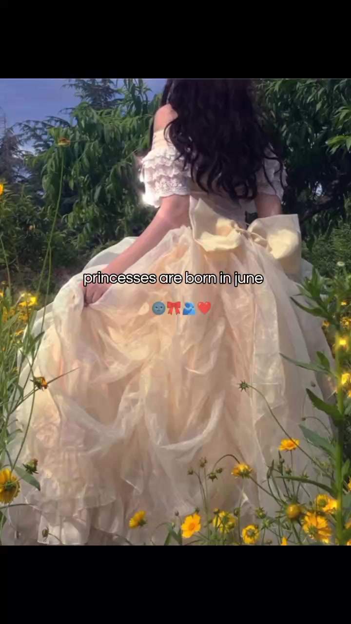 @☽༺ 𝘔 ༻☾