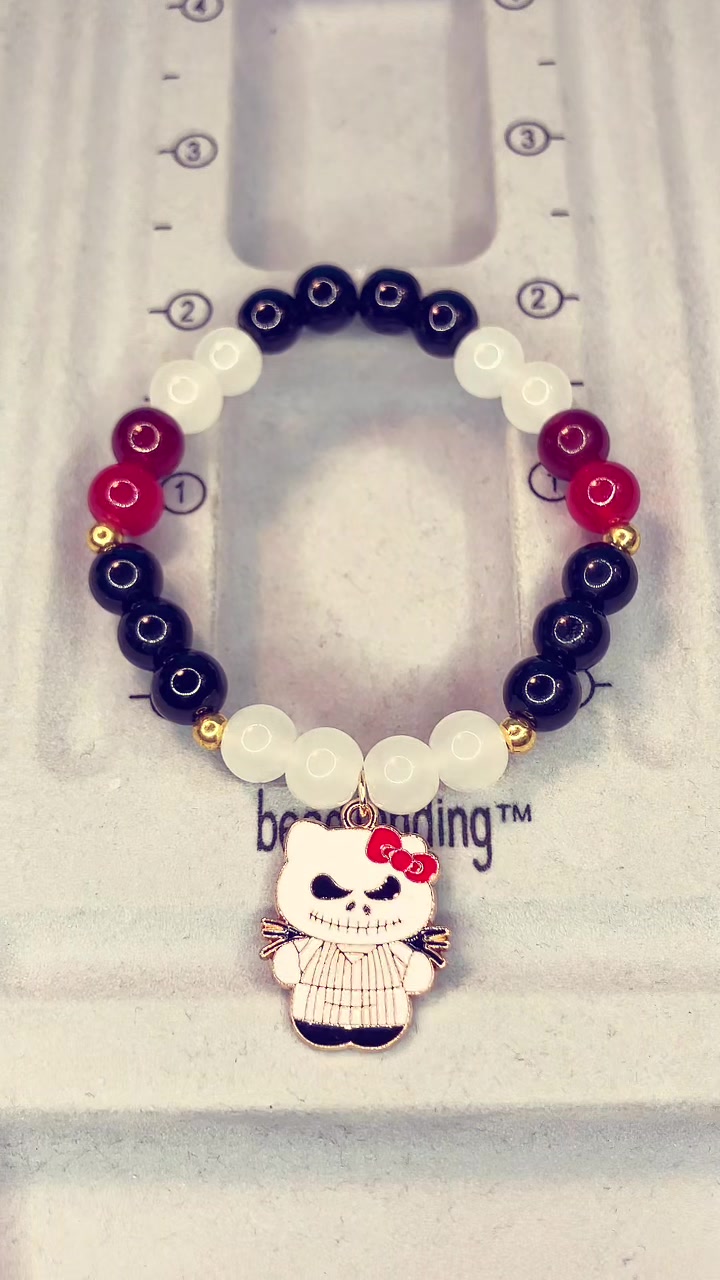 @beadedbyleyy ✨🩷