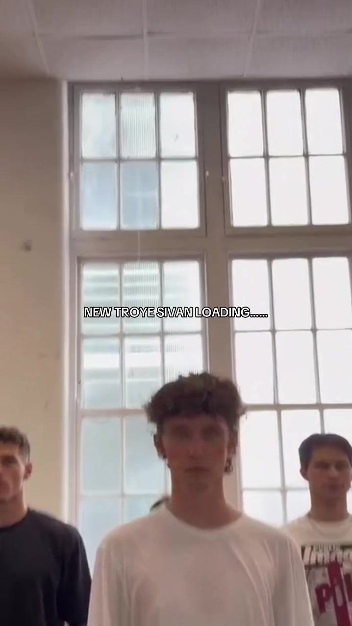 @Troye Fan Page