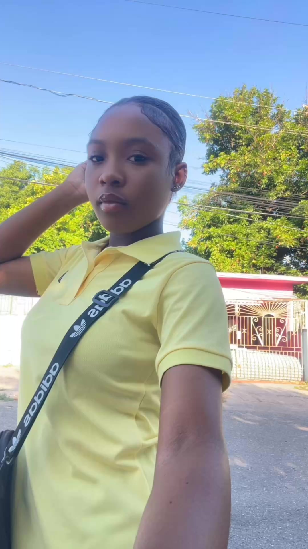 @niaabaee__