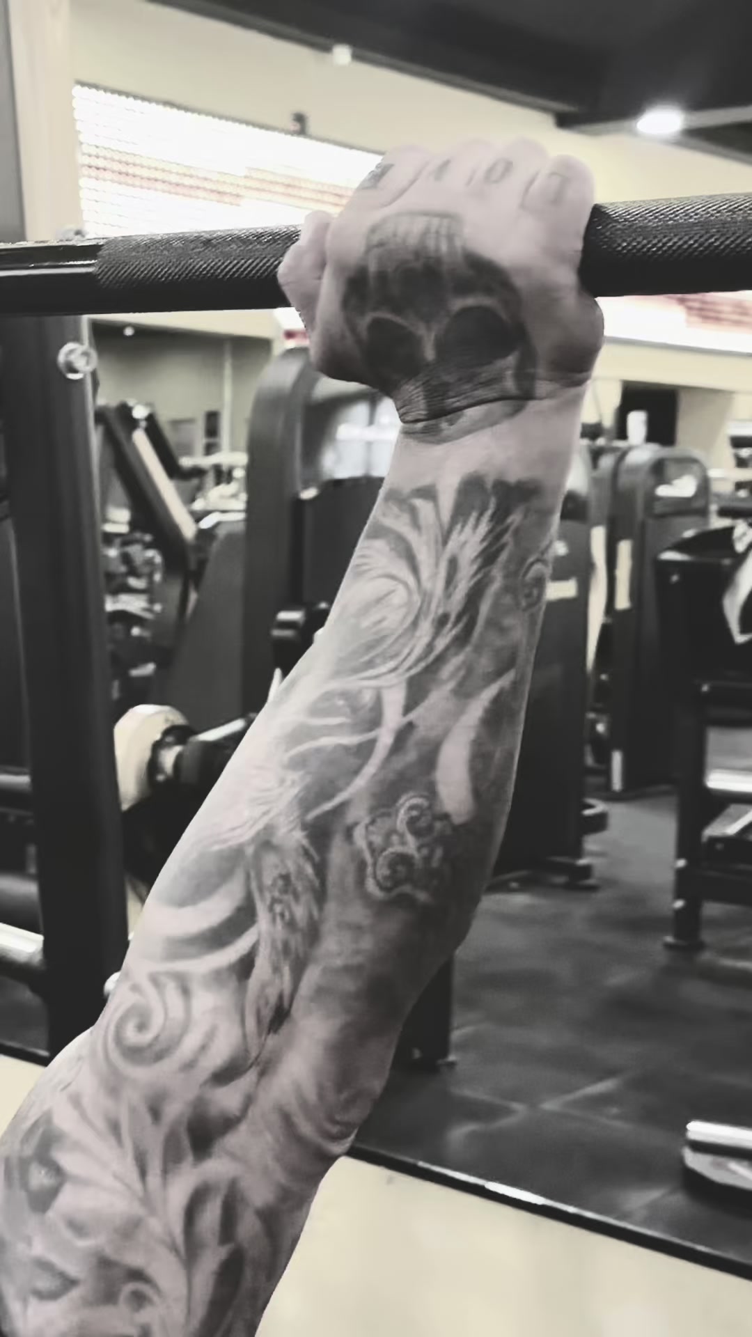 @Leo Flores IFBB PRO