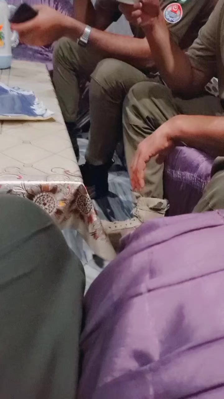 @Zeeshu 👑