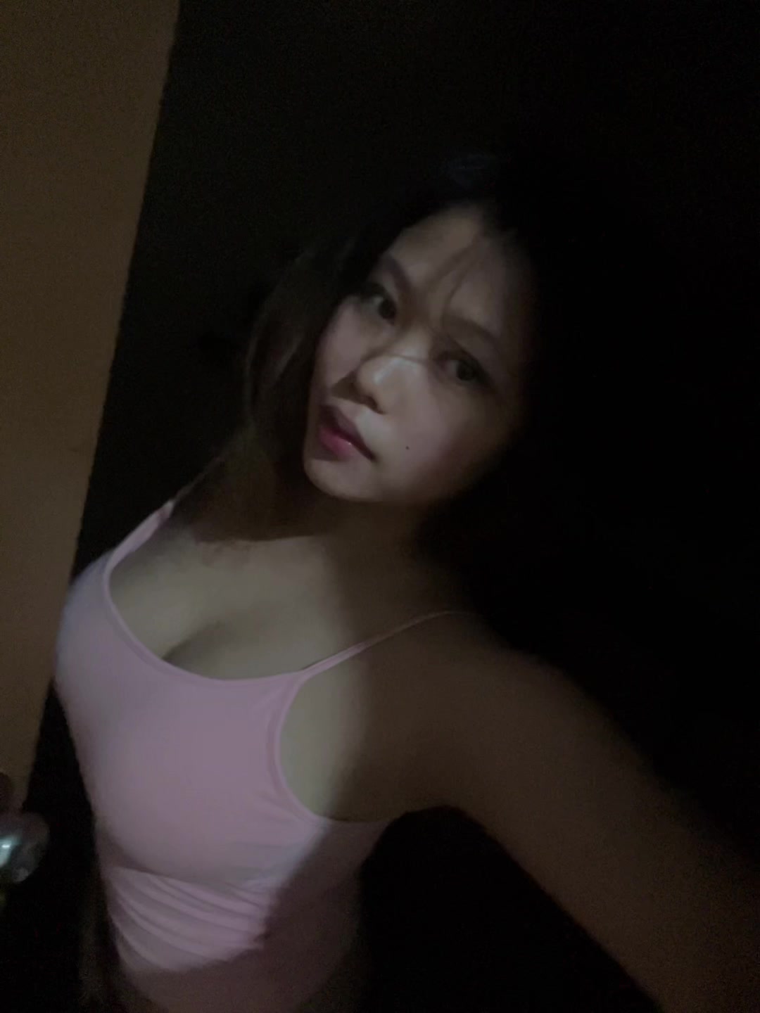 @:>
