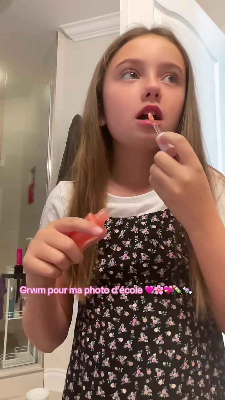 @Victoria 💜💜🐱