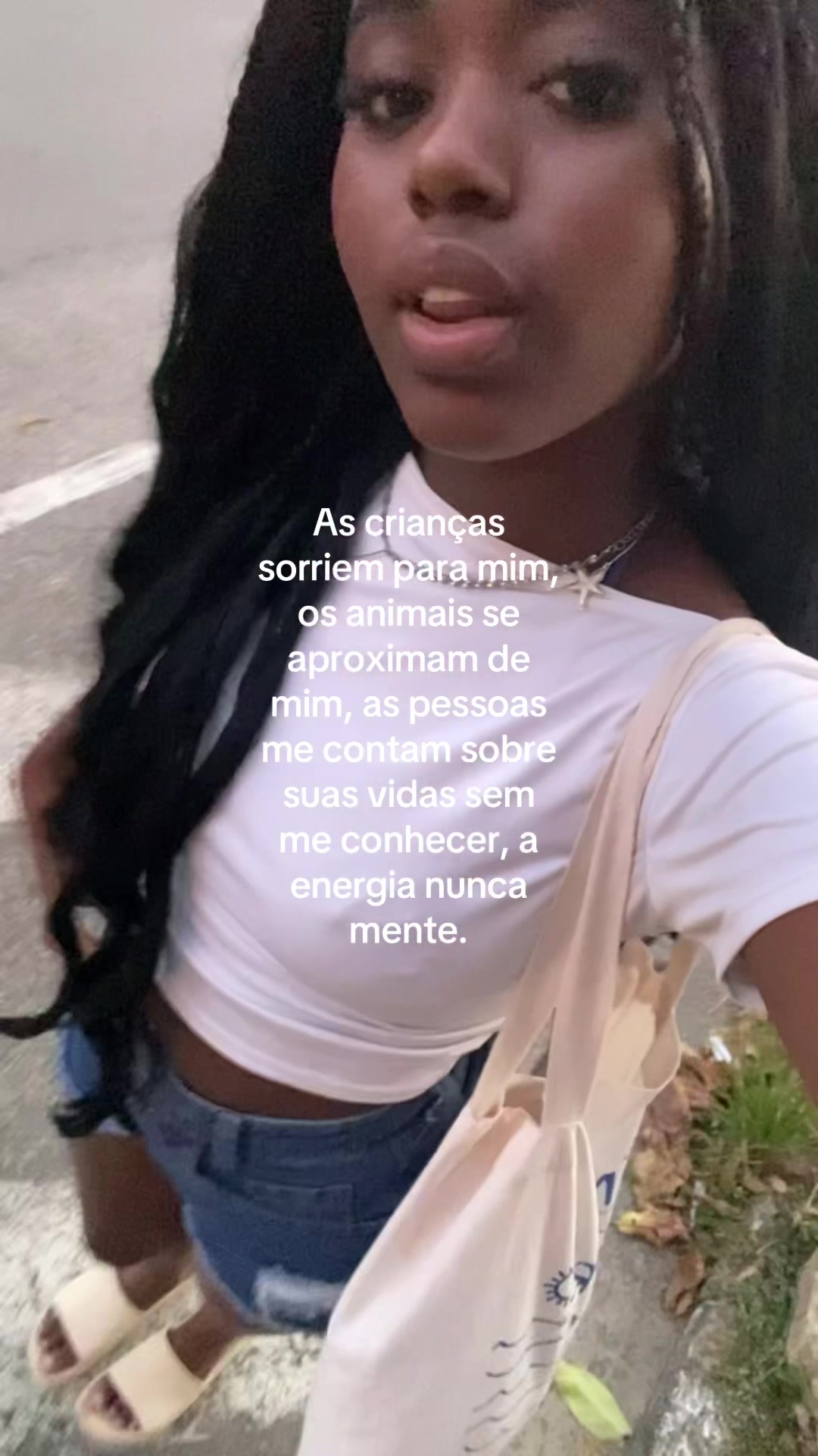 @tainá