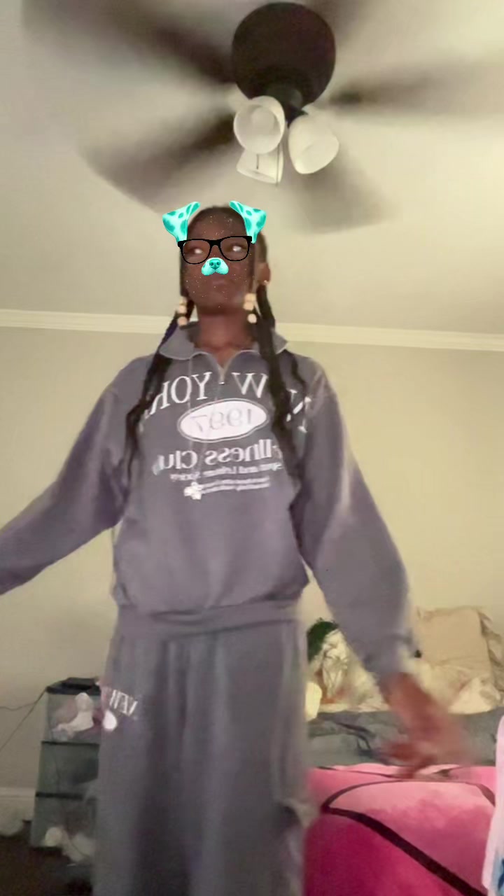 @Sheateandleftnocrumbsperiod567