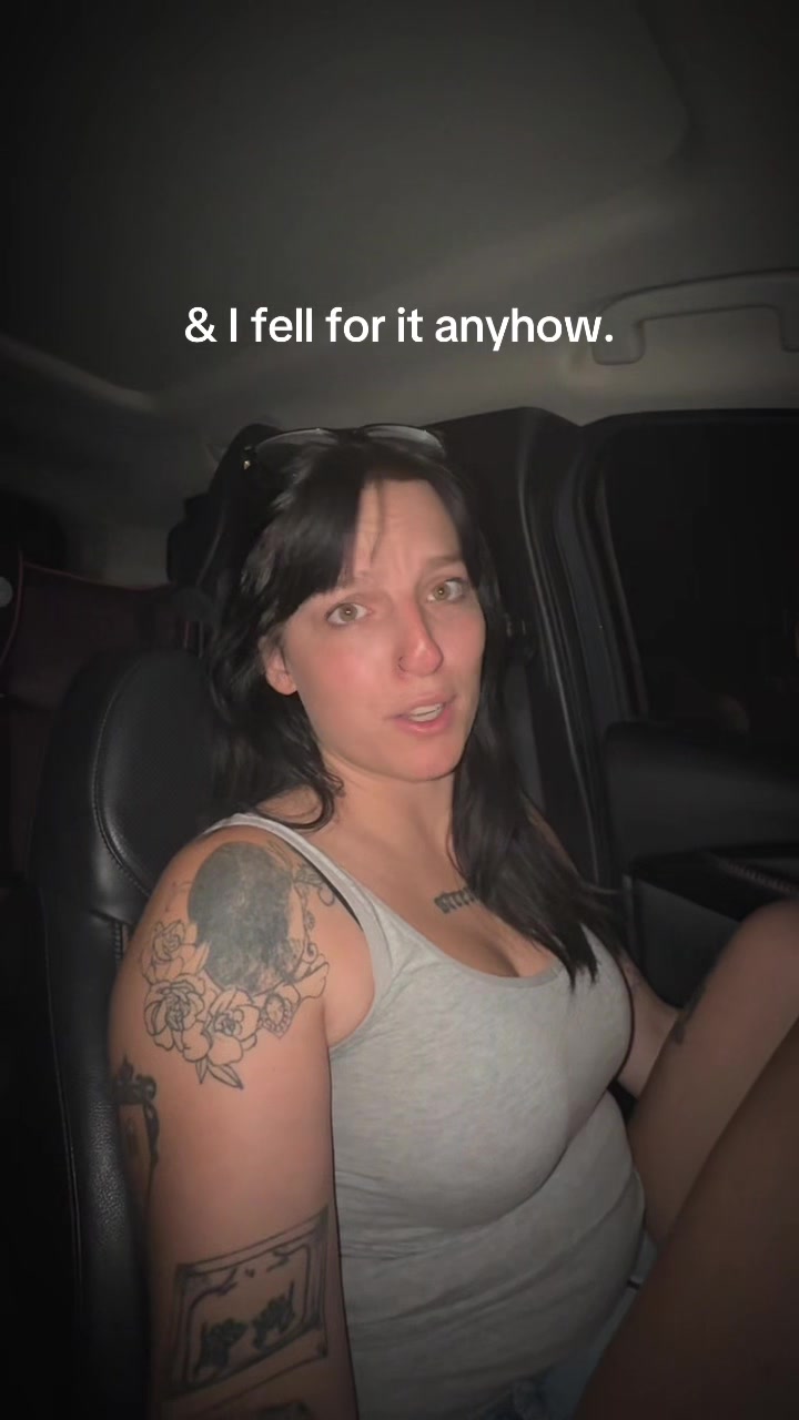 @Emma DeMarco | author 🖤✨