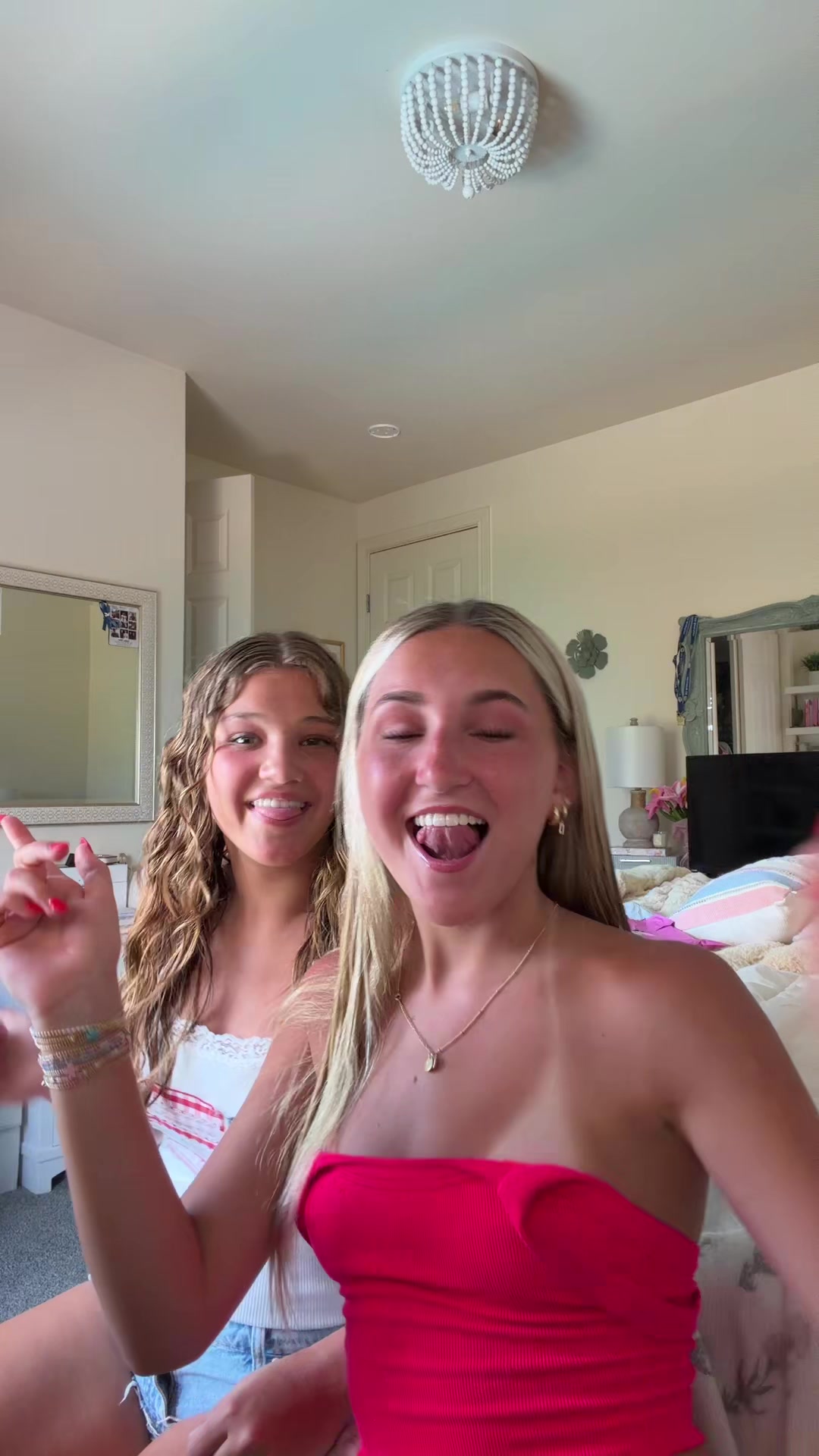 @caroline