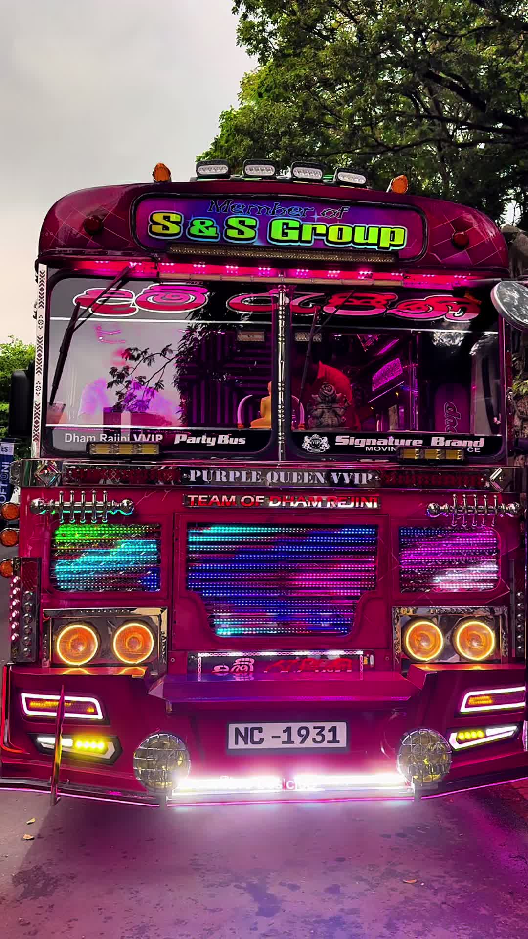 @කවී🇧 🇷 🇴 🄱🅄🅂 𝐂𝐋𝐔𝐁