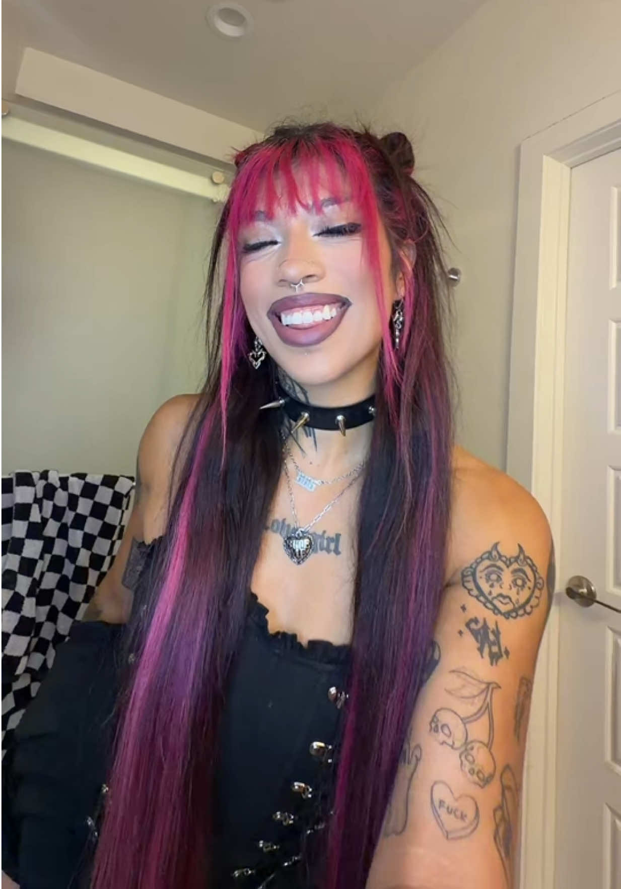 @𝔐𝔦𝔩𝔢𝔢𝔫𝔞 🖤👻