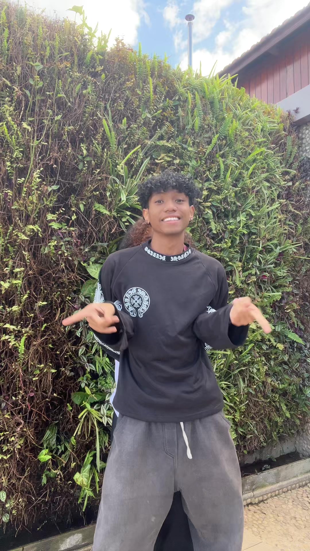@Tsiaro