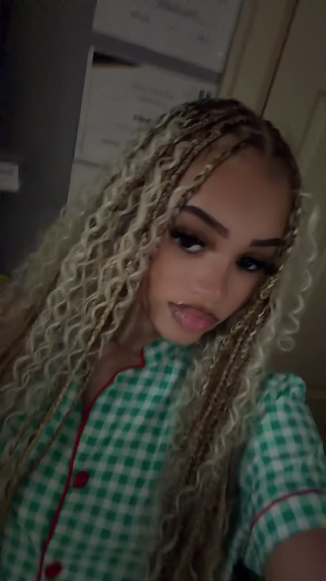 @reinamonaee