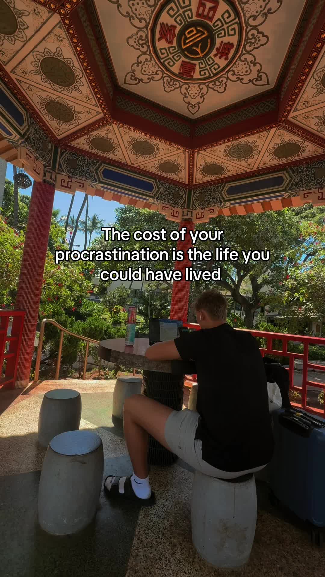 @elias