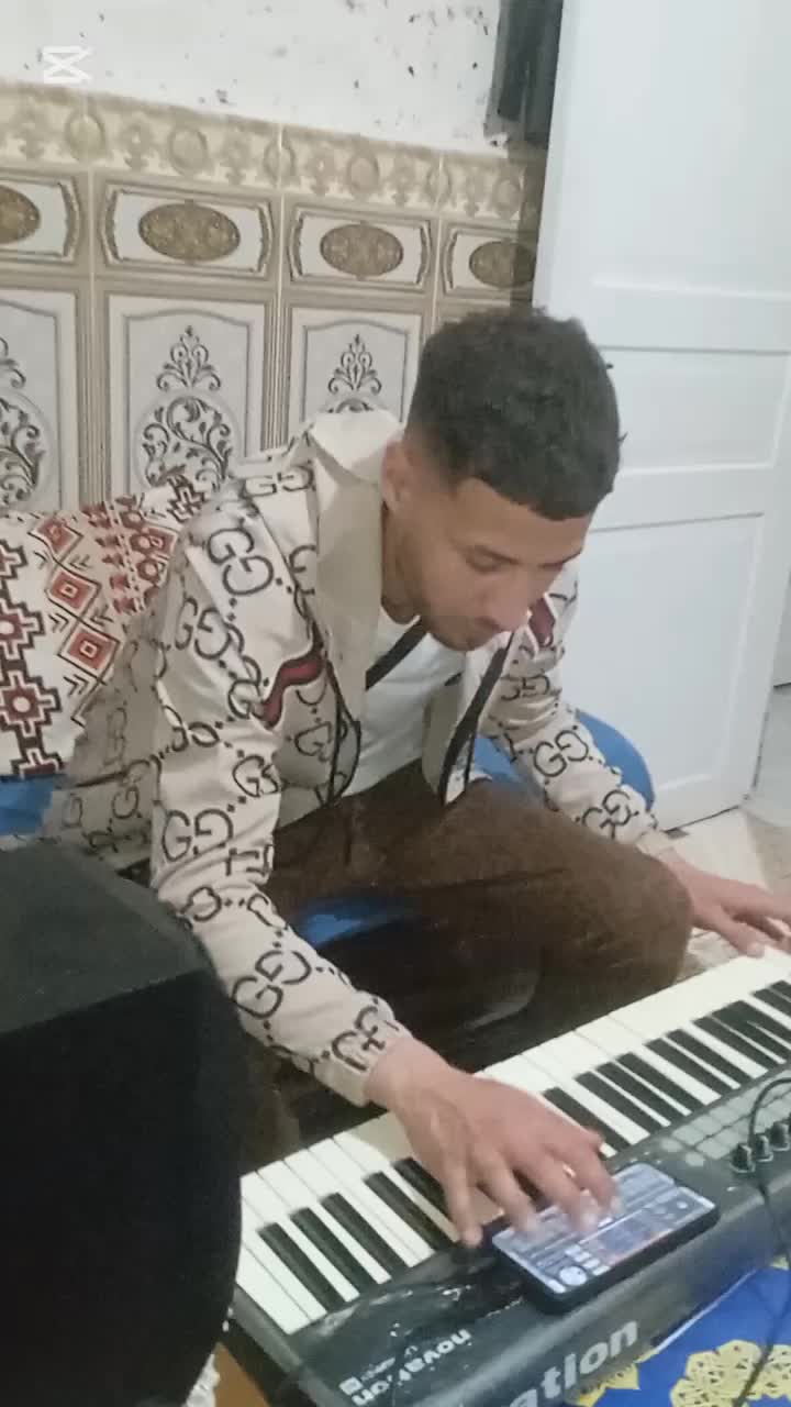 @L&auml; M&atilde;ŕt&iuml;&ntilde;&oslash; 🎹🏴&zwj;☠️