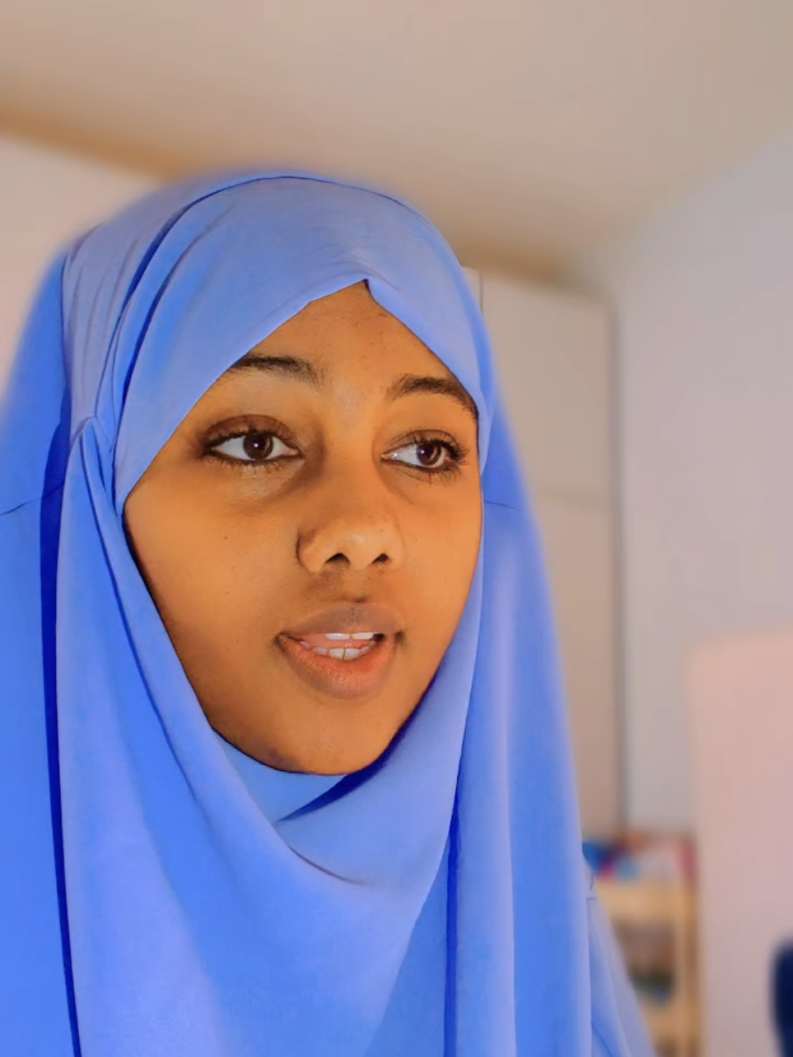 @Ashitii 🦋.....👆🧕🍫👑