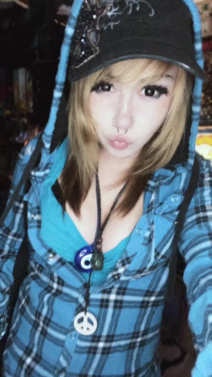 @☮︎
