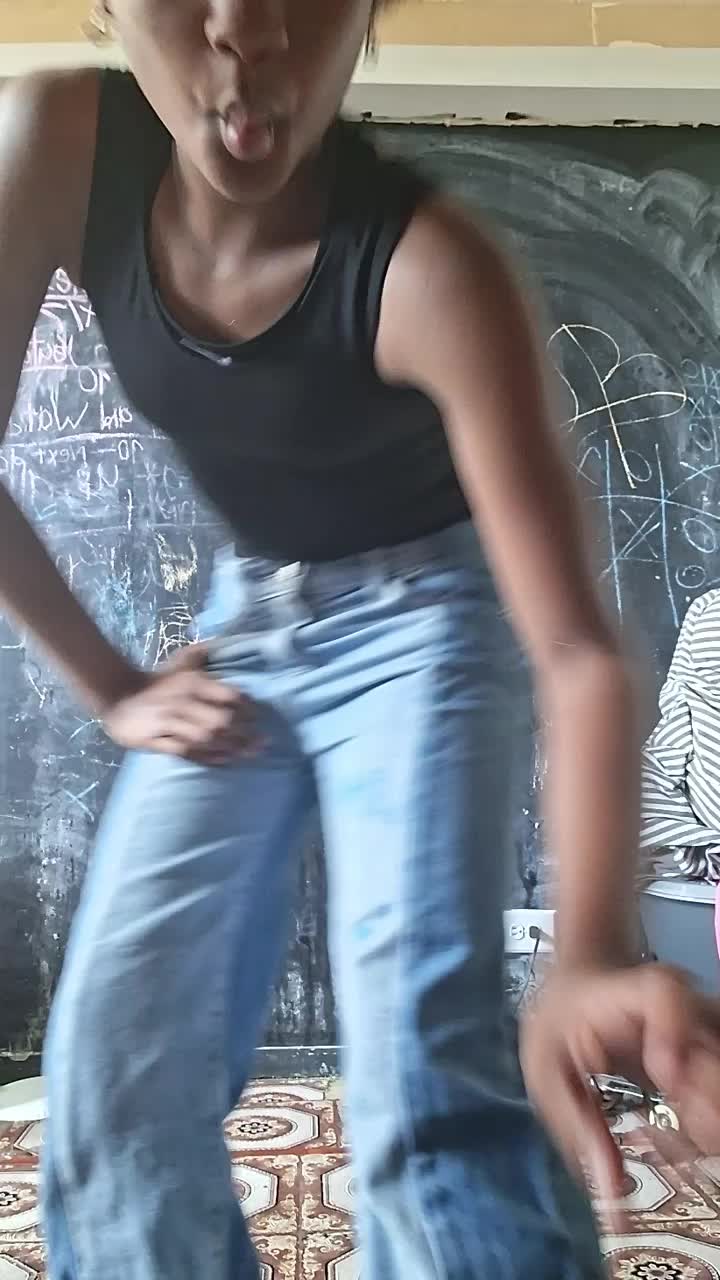 @THEEONLYRAYNEE