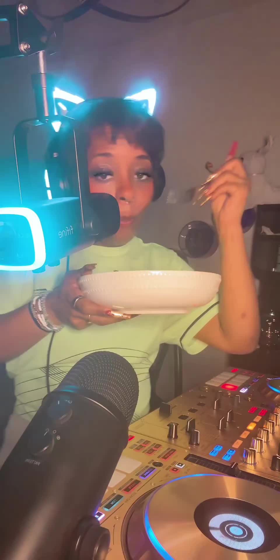 @Ash10 the DeeJay