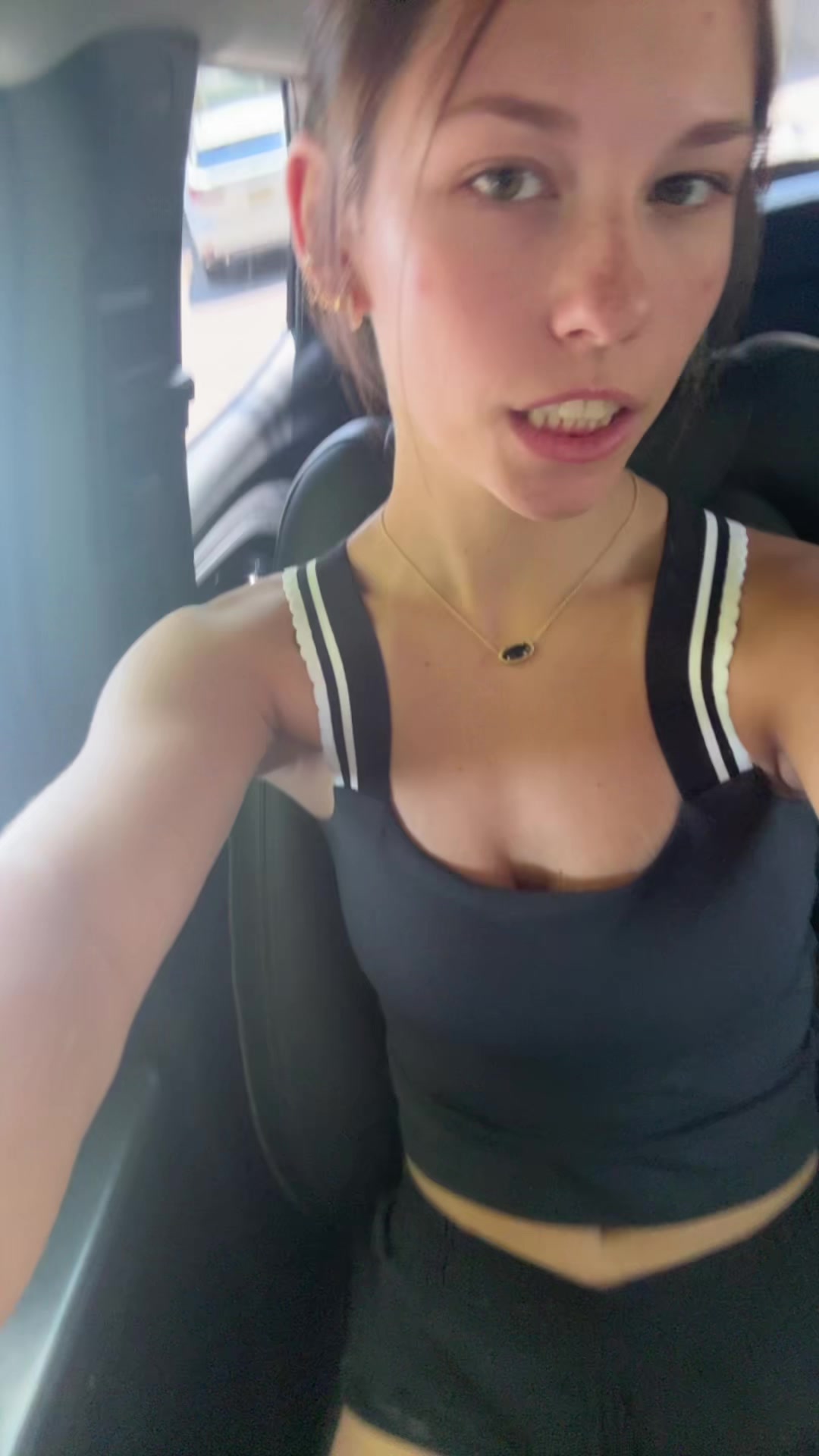 @👾