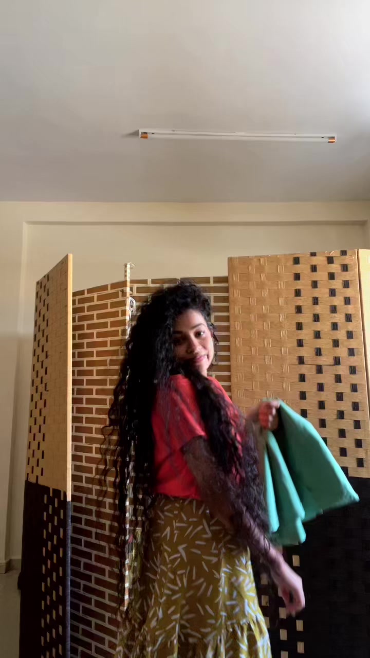 @Curly girl ✈️🇦🇪