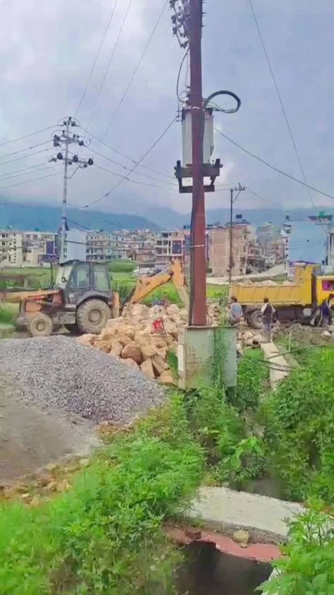 @माधव अधिकारी
