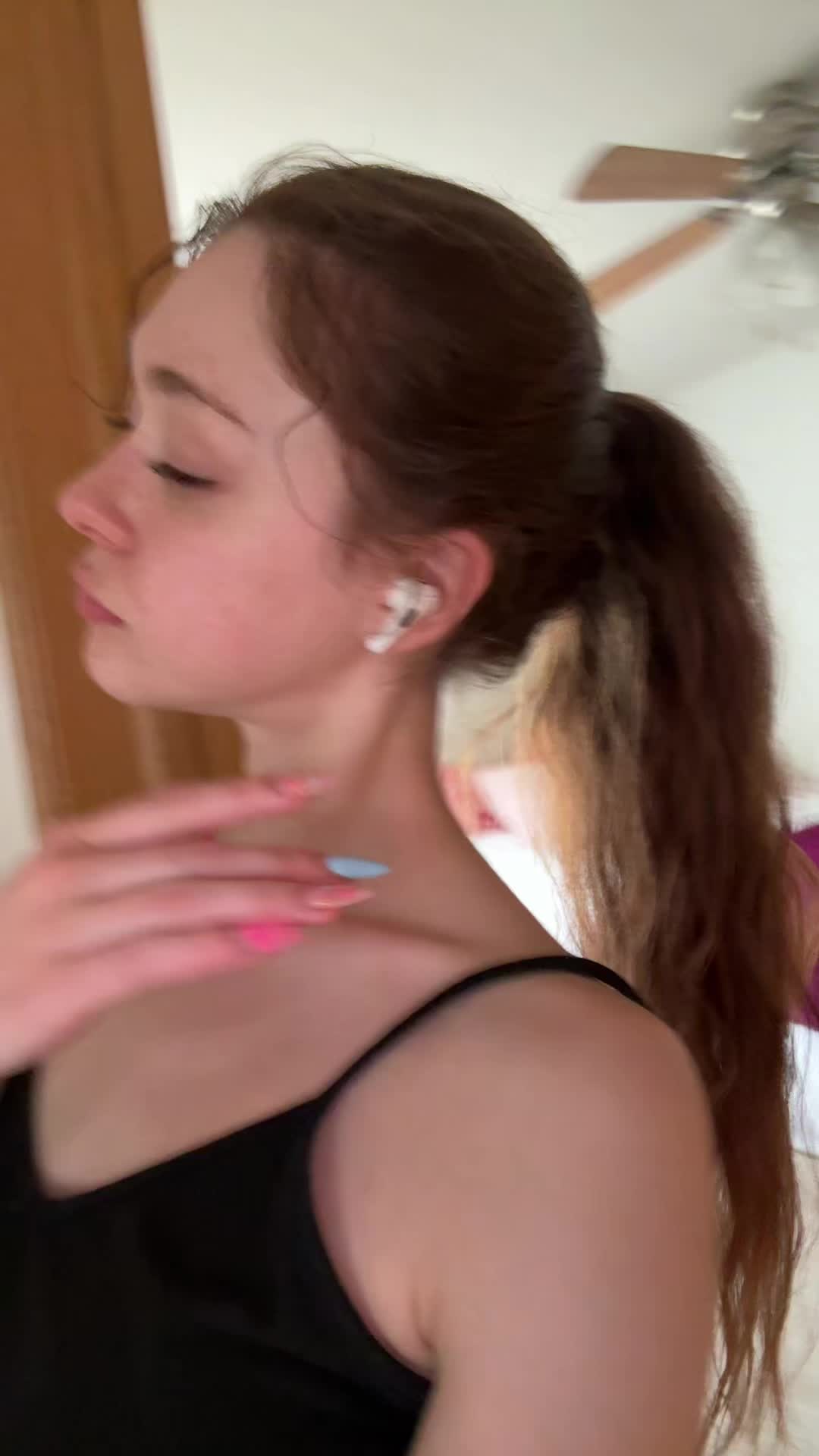 @🛸🦈