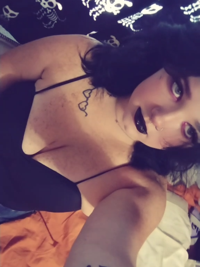 @Emily🖤