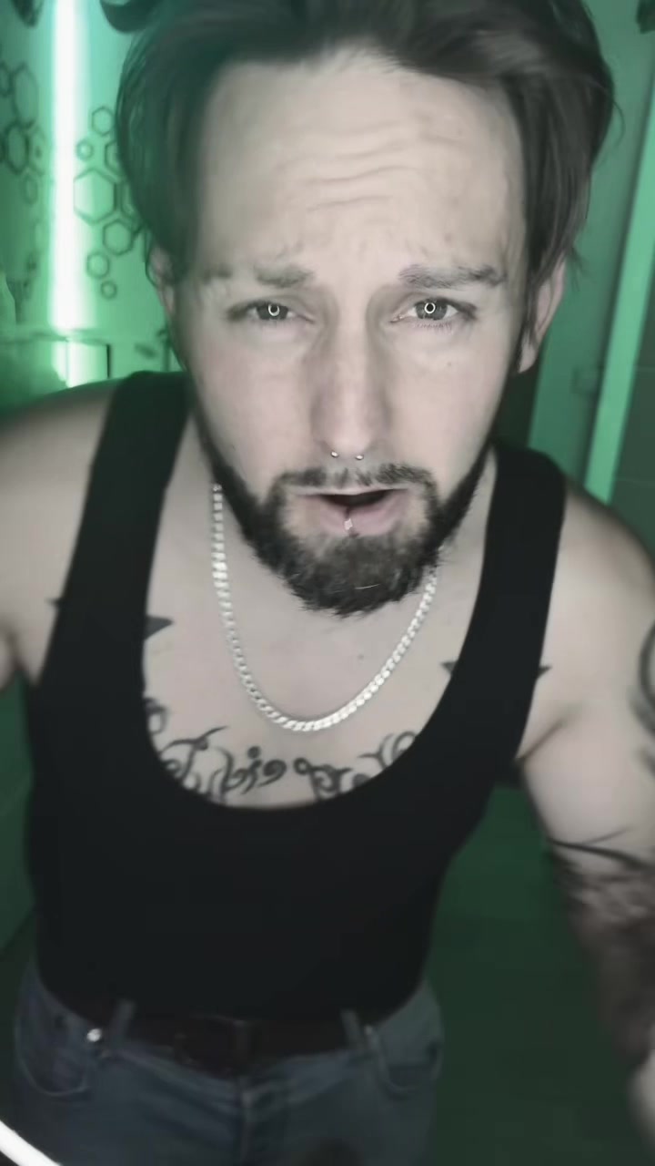 @D3NNI5