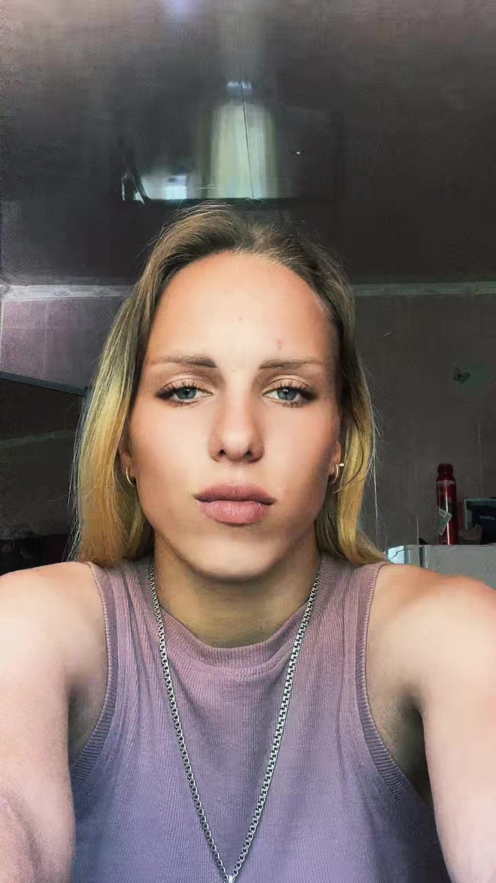 @Anna_