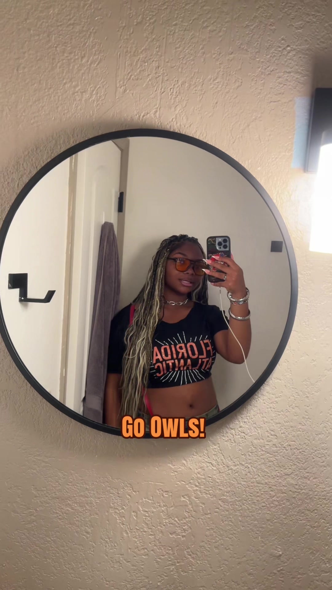 @lurkingglouu