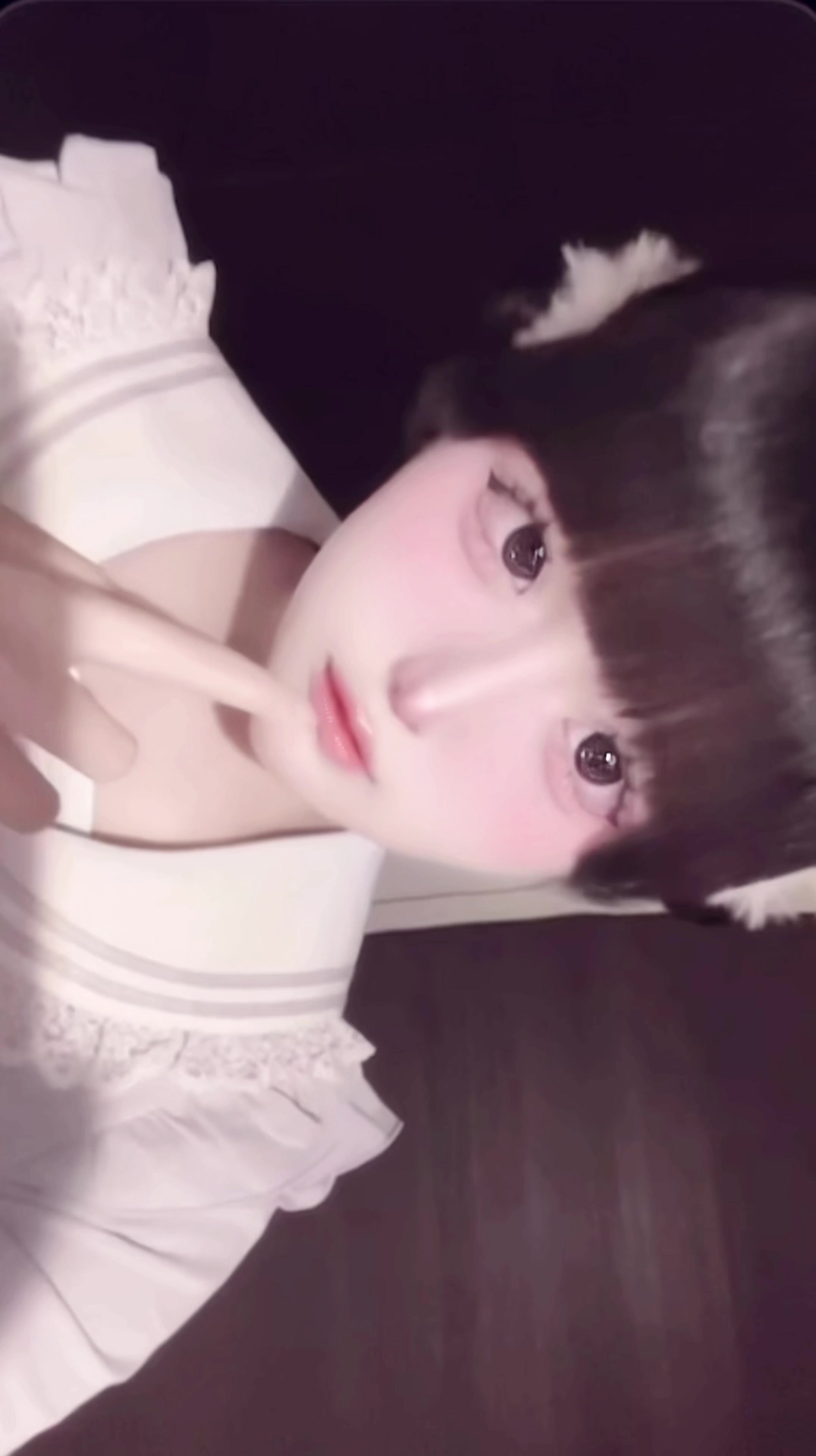 @もにもに