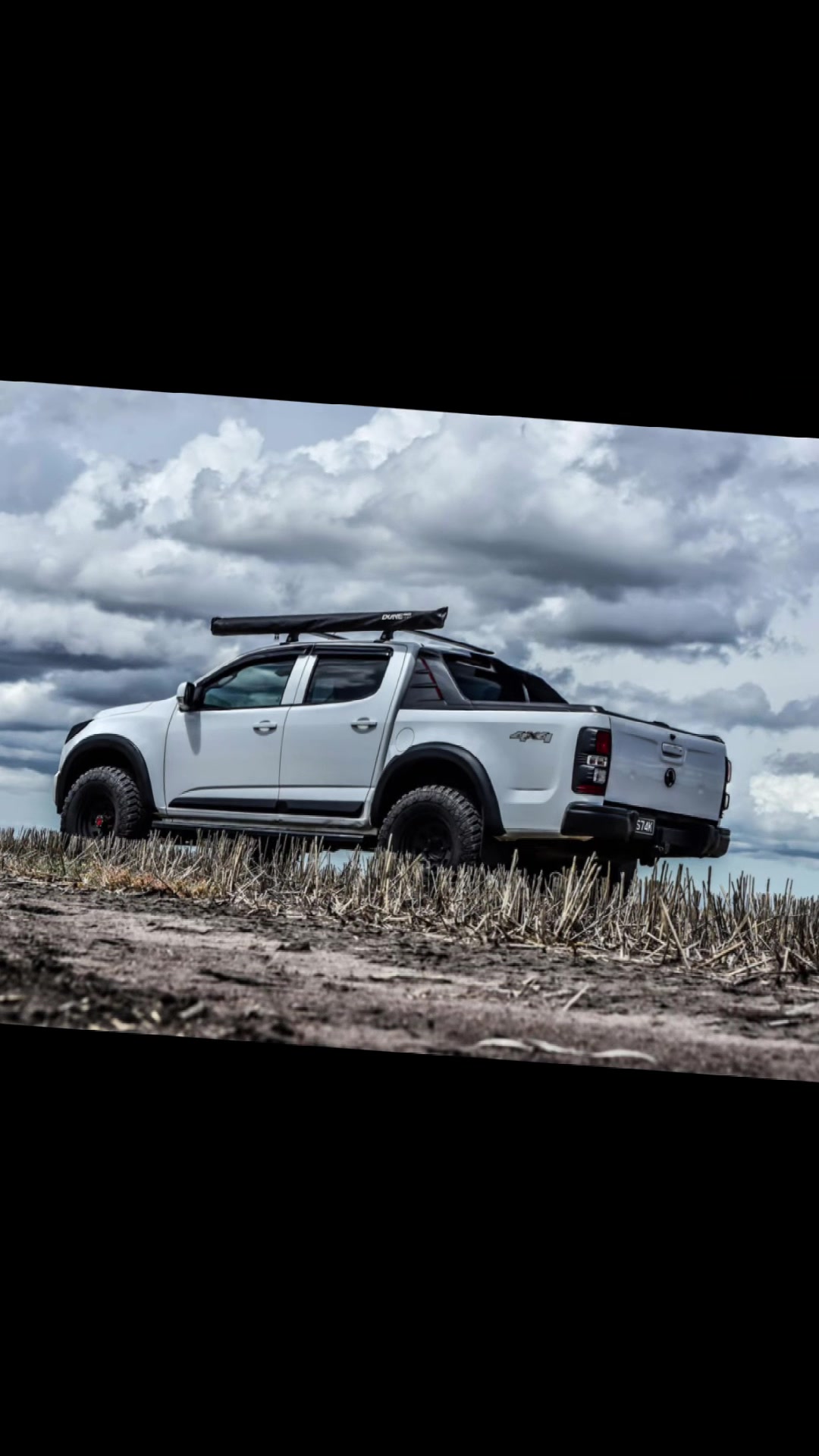 @Offical Laidoutwhitewalls Page