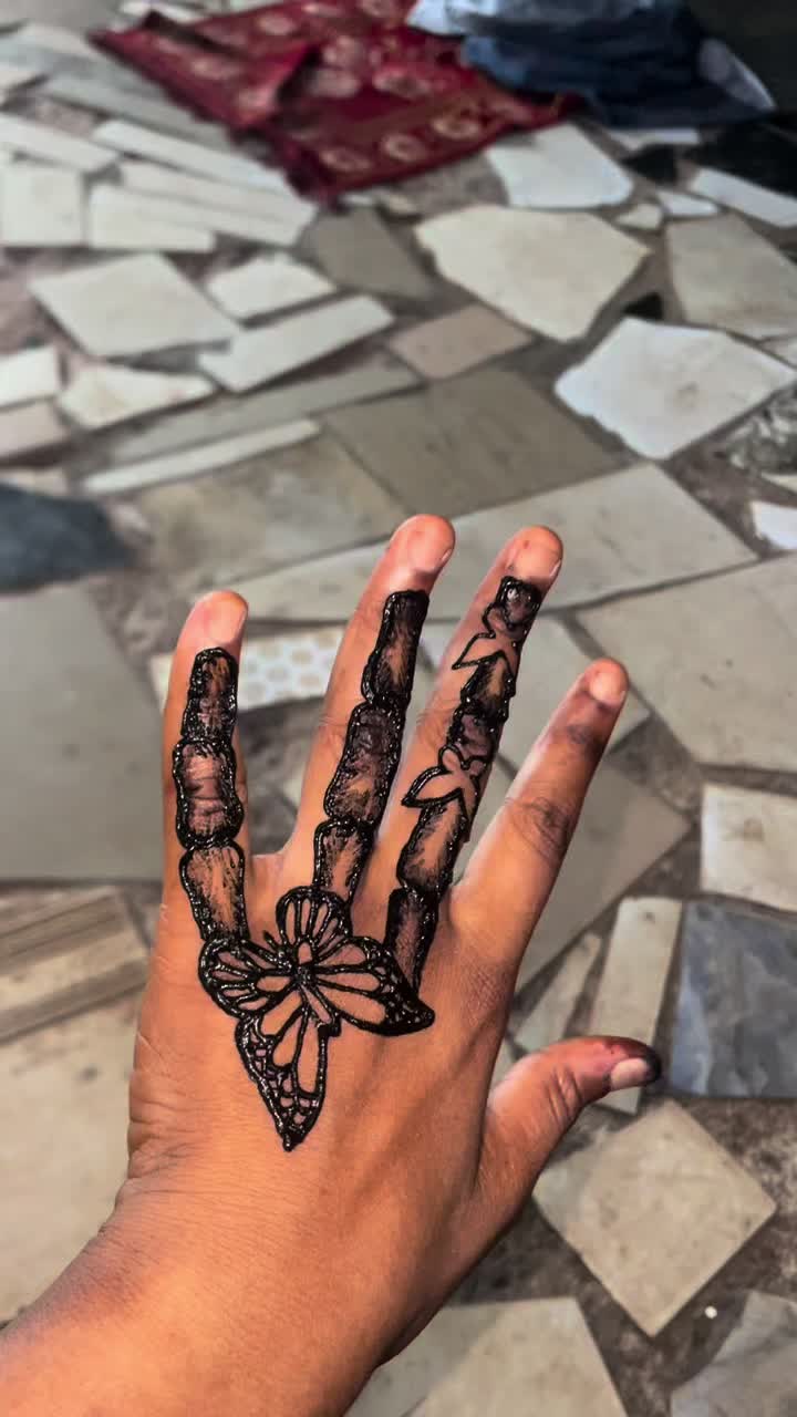 @Raheenahs.Henna
