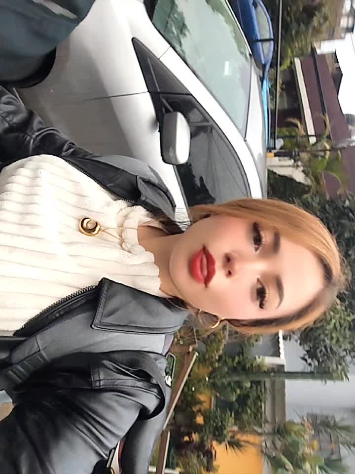 @iamlittle_