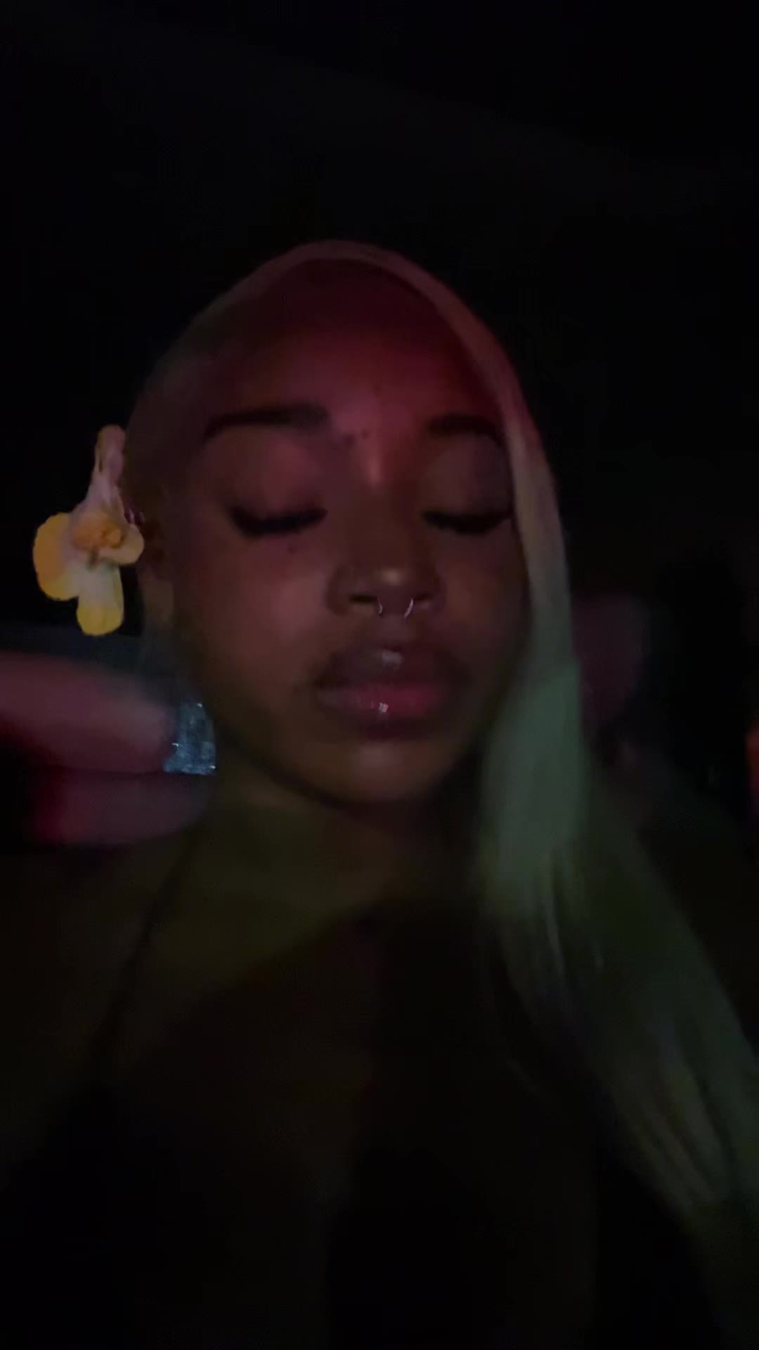 @👩🏽🦰