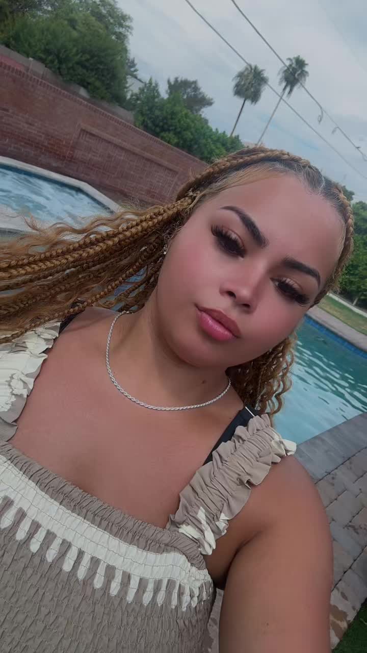 @krystlebabyyy