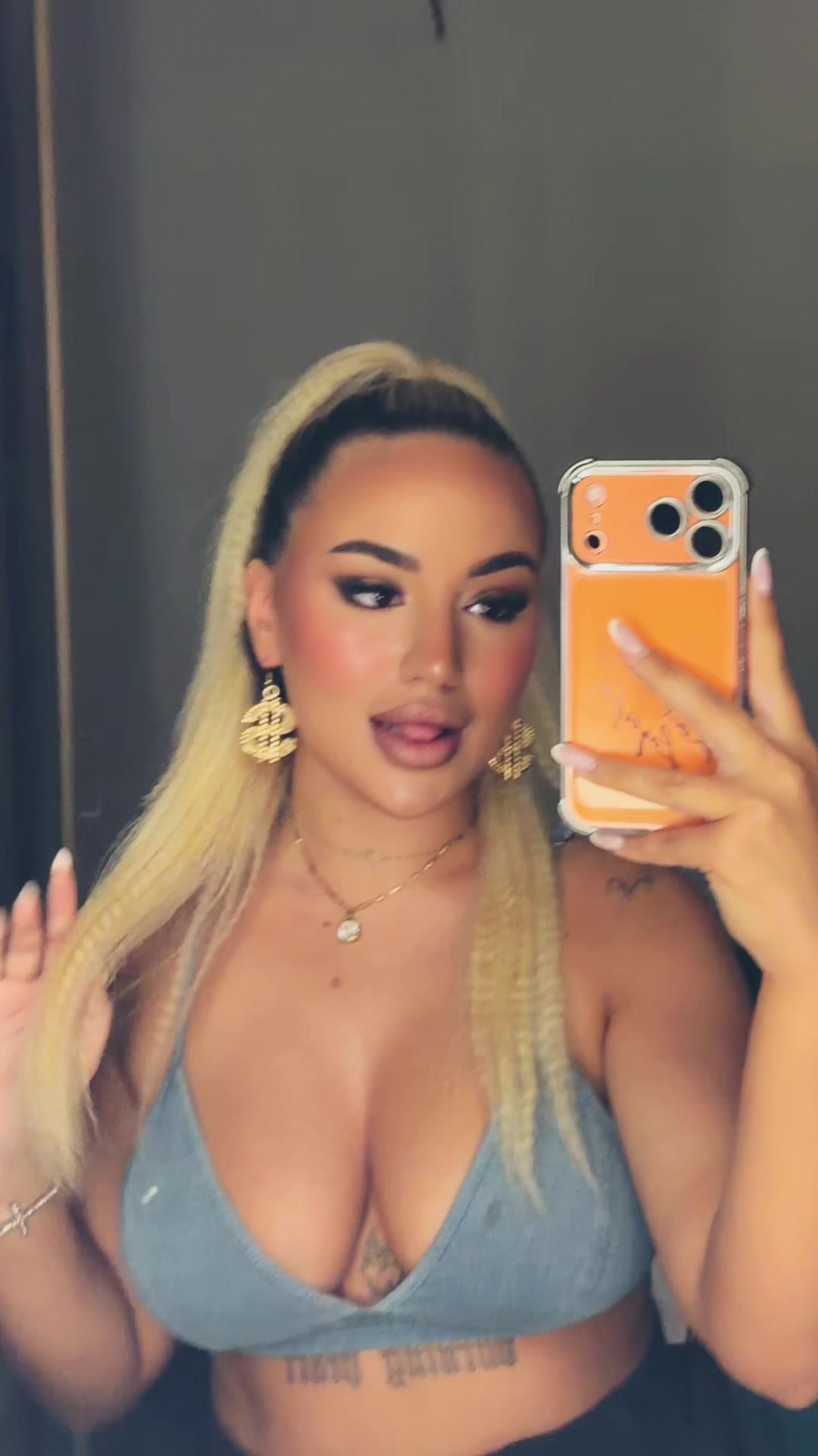 @🌴 𝐉 𝐎 𝐕 𝐀 𝐍 𝐀 🌴