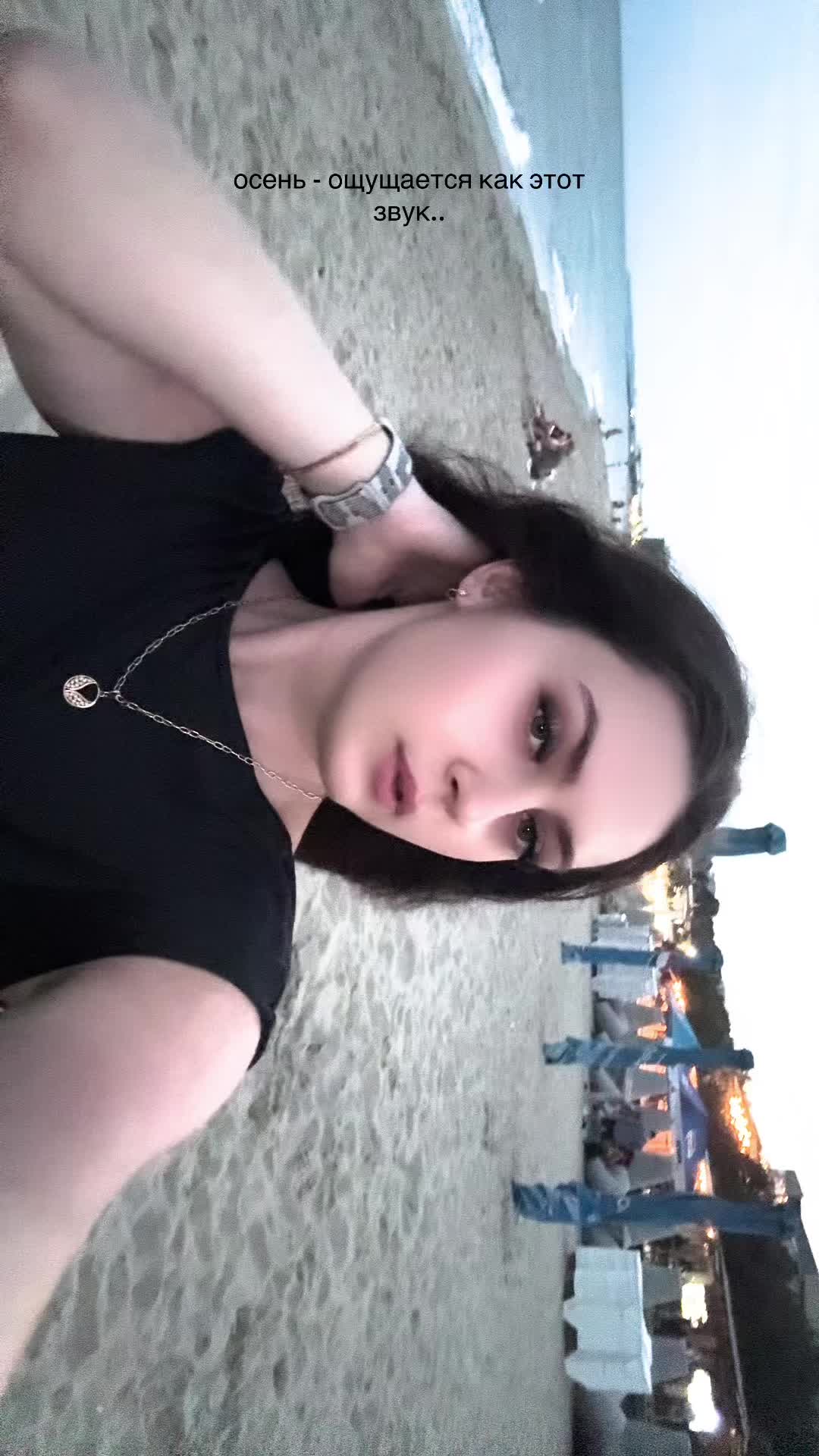 @_elenau_